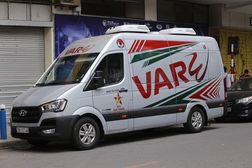 FIFA hỗ trợ thêm hai xe VAR cho bóng đá Việt Nam - ảnh 1