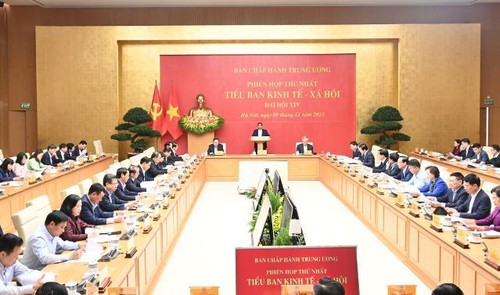 Thủ tướng Chính phủ Phạm Minh Chính chủ trì Phiên họp thứ nhất Tiểu ban Kinh tế - Xã hội - ảnh 1