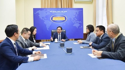 Bộ trưởng Ngoại giao Bùi Thanh Sơn điện đàm với Bộ trưởng Ngoại giao Hàn Quốc Cho Tae Yul - ảnh 1