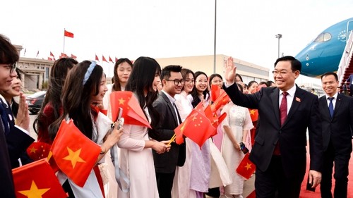 Chủ tịch Quốc hội Vương Đình Huệ đến thủ đô Bắc Kinh, bắt đầu thăm chính thức Cộng hòa Nhân dân Trung Hoa - ảnh 1