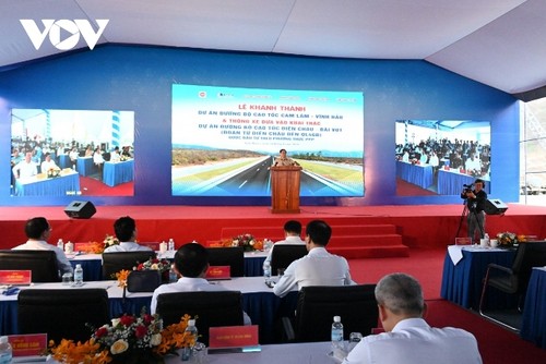 Thủ tướng  dự lễ khánh thành Dự án thành phần Cam Lâm - Vĩnh Hảo và Thông xe Dự án thành phần Diễn Châu - Bãi Vọt - ảnh 1