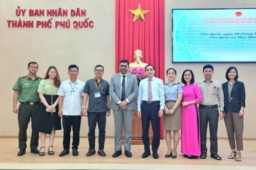 Làm sạch biển hưởng ứng Tuần lễ biển đảo Việt Nam 2024 - ảnh 2
