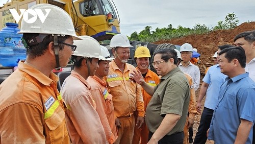 Thủ tướng kiểm tra thi công Dự án Đường dây 500kV mạch 3 tại Nghệ An  - ảnh 1