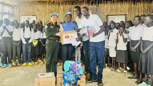 Вьетнамская полиция провела благотворительное мероприятие в помощь детям в Южном Судане  - ảnh 1