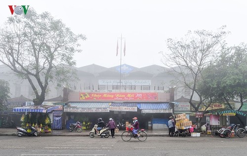 Breathtaking scenery of ancient Hue amid fog in late winter - ảnh 2