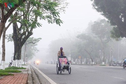 Breathtaking scenery of ancient Hue amid fog in late winter - ảnh 3