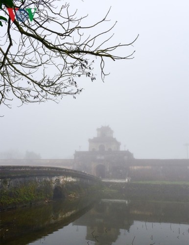 Breathtaking scenery of ancient Hue amid fog in late winter - ảnh 7
