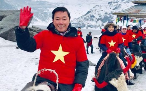 Đại sứ Phạm Sanh Châu quảng bá Việt Nam trên núi Himalaya tuyết trắng - ảnh 1