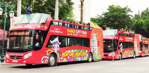 Khám phá Hà Nội bằng xe bus 2 tầng - ảnh 2
