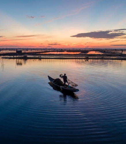 Discovering magnificent sunrise of Chuon lagoon in Thua Thien Hue - ảnh 3