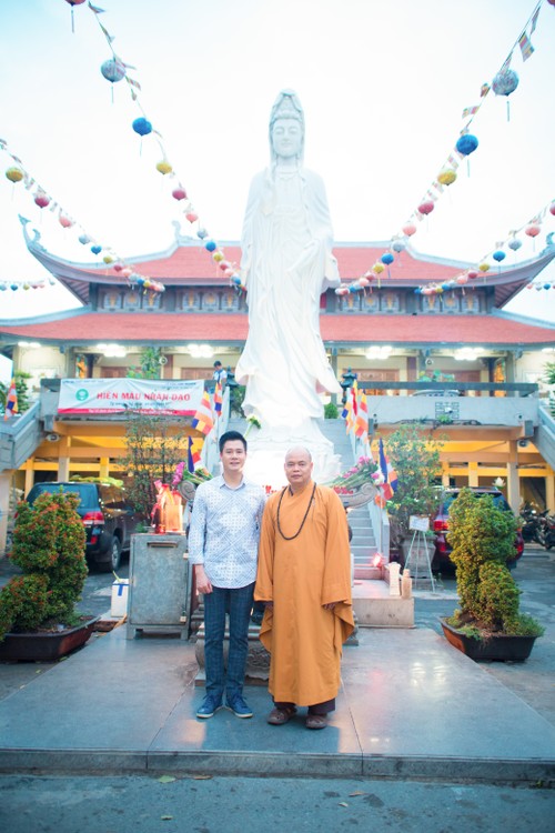 Quang Dũng gửi tặng 10.000 đĩa nhạc "Ca dao mẹ" đến các chùa trong và ngoài nước - ảnh 7