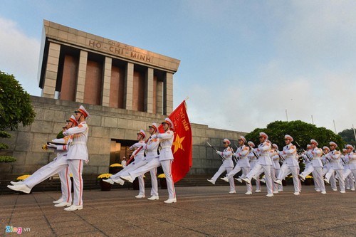 Nghi lễ thượng cờ ngày Quốc khánh 2/9 ở Lăng Chủ tịch Hồ Chí Minh - ảnh 8