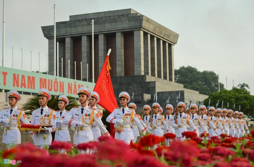 Nghi lễ thượng cờ ngày Quốc khánh 2/9 ở Lăng Chủ tịch Hồ Chí Minh - ảnh 9