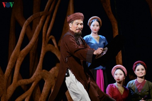 Nhà hát Lớn Hà Nội chật kín khán giả xem “Ngàn năm mây trắng“ - ảnh 3