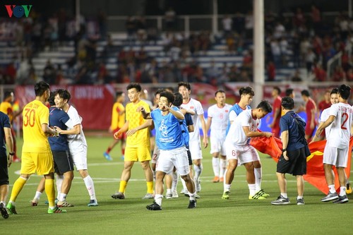 Cận cảnh: U22 Việt Nam ăn mừng cảm xúc sau khi giành HCV SEA Games 30 - ảnh 1