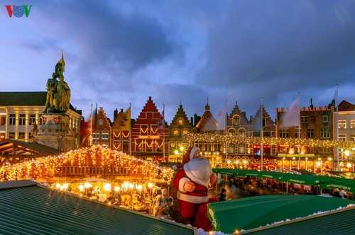 Không khí Noel rộn ràng tại các thành phố, làng cổ châu Âu - ảnh 15