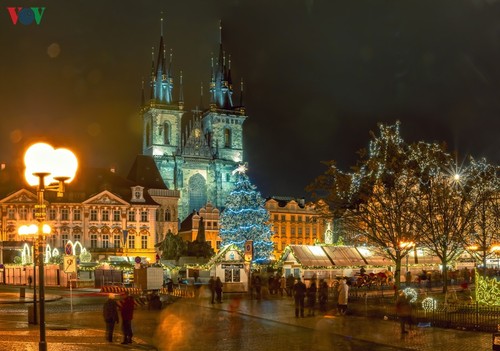 Không khí Noel rộn ràng tại các thành phố, làng cổ châu Âu - ảnh 19