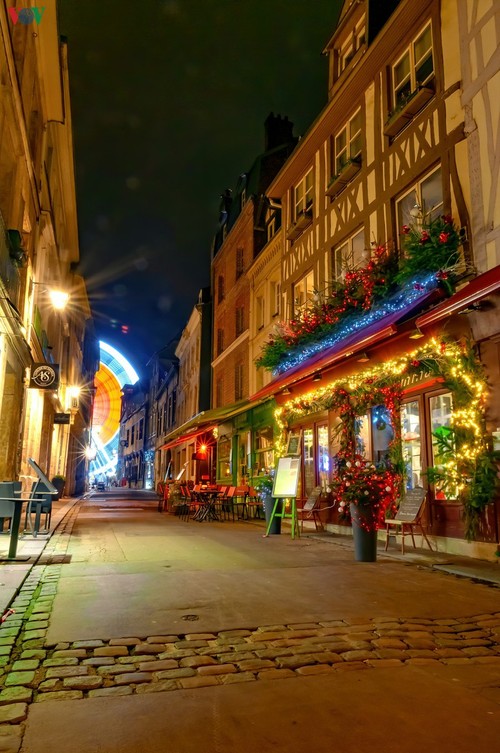 Không khí Noel rộn ràng tại các thành phố, làng cổ châu Âu - ảnh 4