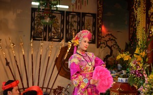 Chiêm ngưỡng những bộ trang phục Hầu Đồng trên sàn diễn thời trang - ảnh 15