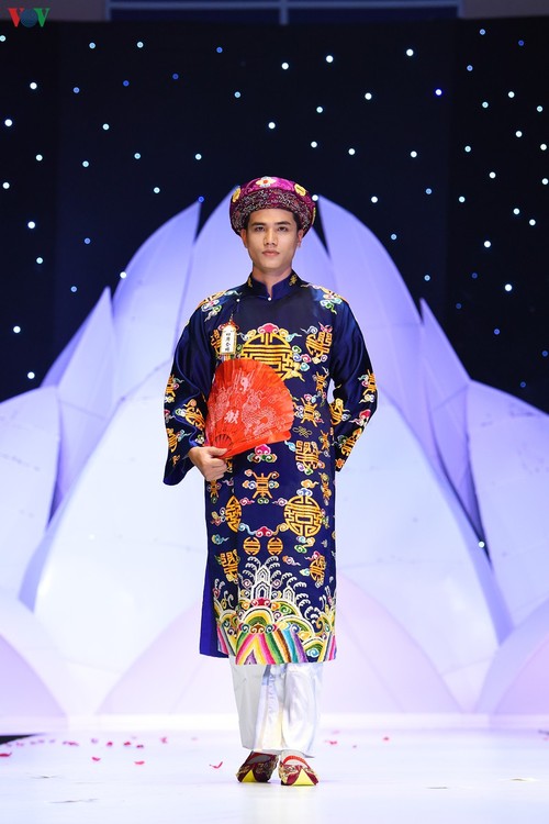 Chiêm ngưỡng những bộ trang phục Hầu Đồng trên sàn diễn thời trang - ảnh 9