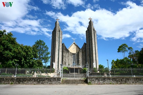 Nhà thờ Phủ Cam – dấu ấn kiến trúc hiện đại ở thành phố Huế - ảnh 1