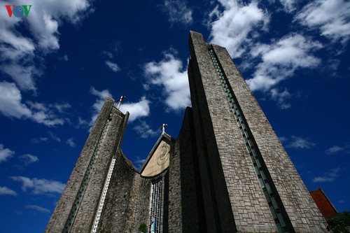 Nhà thờ Phủ Cam – dấu ấn kiến trúc hiện đại ở thành phố Huế - ảnh 2