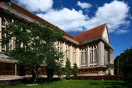 Nhà thờ Phủ Cam – dấu ấn kiến trúc hiện đại ở thành phố Huế - ảnh 5