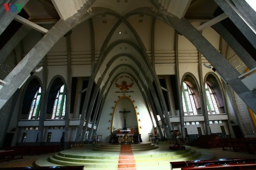 Nhà thờ Phủ Cam – dấu ấn kiến trúc hiện đại ở thành phố Huế - ảnh 10