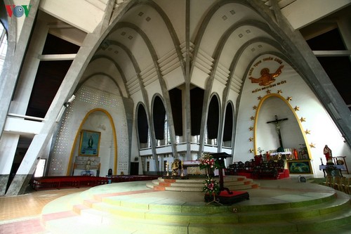 Nhà thờ Phủ Cam – dấu ấn kiến trúc hiện đại ở thành phố Huế - ảnh 12