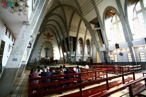 Nhà thờ Phủ Cam – dấu ấn kiến trúc hiện đại ở thành phố Huế - ảnh 15