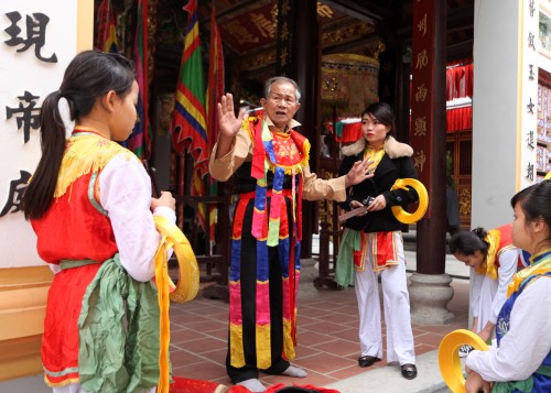 Độc đáo điệu múa của lễ hội làng Triều Khúc - con đĩ đánh bồng - ảnh 7