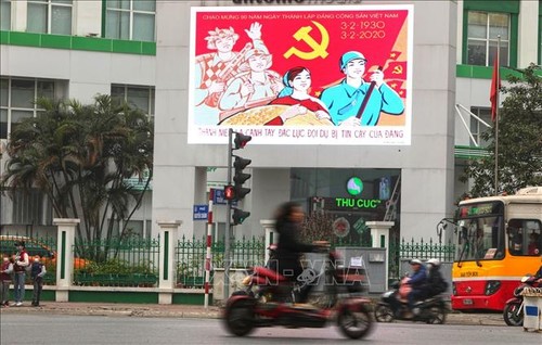 Hà Nội rực rỡ cờ, hoa mừng 90 năm Ngày thành lập Đảng - ảnh 3