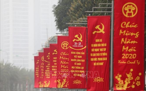 Hà Nội rực rỡ cờ, hoa mừng 90 năm Ngày thành lập Đảng - ảnh 1