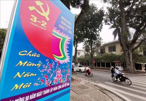 Hà Nội rực rỡ cờ, hoa mừng 90 năm Ngày thành lập Đảng - ảnh 2