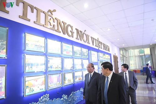 Hình ảnh: Thủ tướng Nguyễn Xuân Phúc thăm và làm việc với VOV - ảnh 4