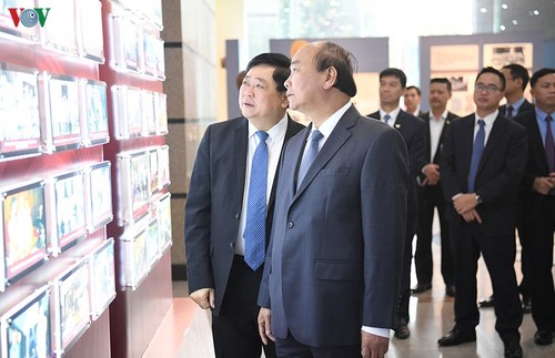 Hình ảnh: Thủ tướng Nguyễn Xuân Phúc thăm và làm việc với VOV - ảnh 8