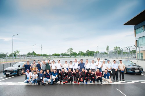 32 tay đua Việt Nam được trao bằng đua ô tô thể thao - ảnh 11