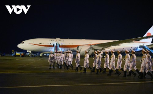Hình ảnh Thủ tướng Suga Yoshihide và đoàn cấp cao Nhật Bản đến Nội Bài - ảnh 8