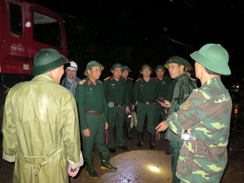 Hơn 800 cán bộ chiến sĩ tích cực mở đường vào hiện trường vụ tai nạn tại Quảng Trị - ảnh 5
