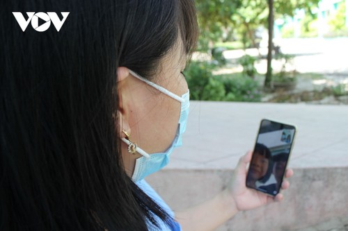 Ngày gia đình Việt Nam - Nhiều nhân viên y tế chống dịch đoàn tụ với gia đình qua Zalo, Facebook... - ảnh 2
