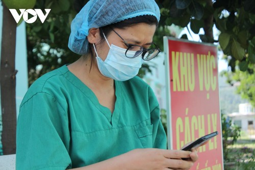 Ngày gia đình Việt Nam - Nhiều nhân viên y tế chống dịch đoàn tụ với gia đình qua Zalo, Facebook... - ảnh 1
