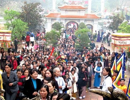 Prosiguen fiestas primaverales en diferentes localidades de Vietnam - ảnh 2