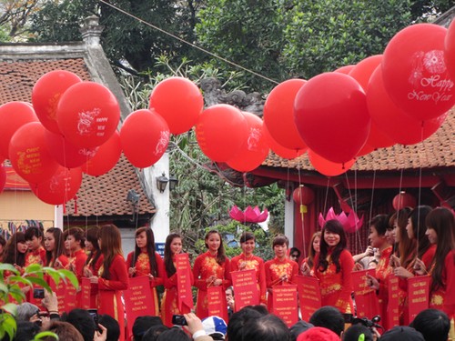 Celebran en Vietnam el décimo Día nacional de la Poesía - ảnh 1