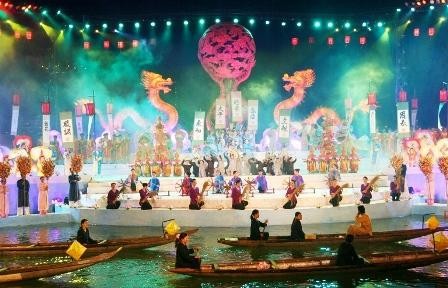 En el Festival Hue  reluce la cultura vietnamita  - ảnh 1