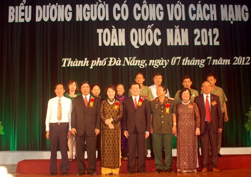Vietnam elogia a personas con méritos revolucionarios - ảnh 1
