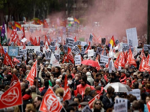Masivas manifestaciones en España contra recortes del gobierno - ảnh 1