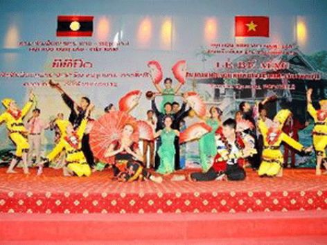 Concluye III Festival de la Amistad Popular Vietnam- Laos - ảnh 1