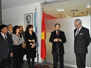 Exposición sobre Ho Chi Minh en Argentina por Día Nacional de Vietnam - ảnh 1