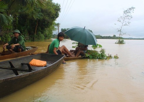 Vietnam reúne ayuda a los damnificados por inundaciones en el norte y centro - ảnh 1
