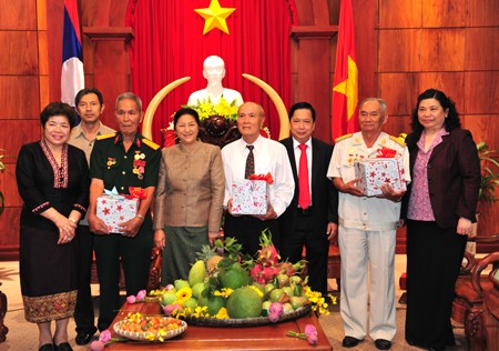 Presidenta del Parlamento laosiano visita Ciudad Ho Chi Minh y Tien Giang - ảnh 1